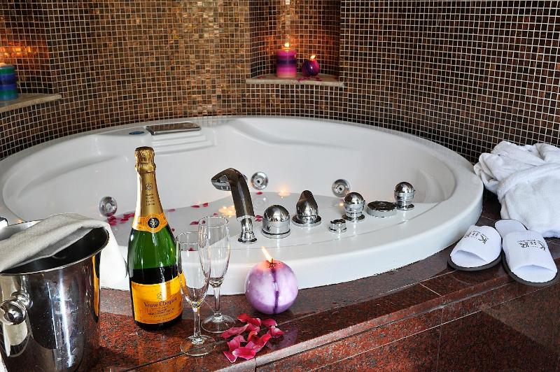 Deluxe Double Room image 1