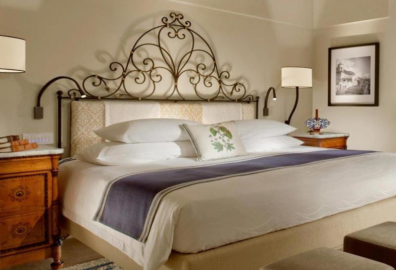 Deluxe Suite with Terrace and Sea View image 2