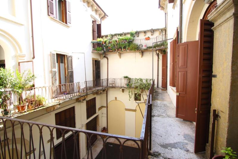 Superior One-Bedroom Apartment - Via Abramo Massalongo 5 image 4