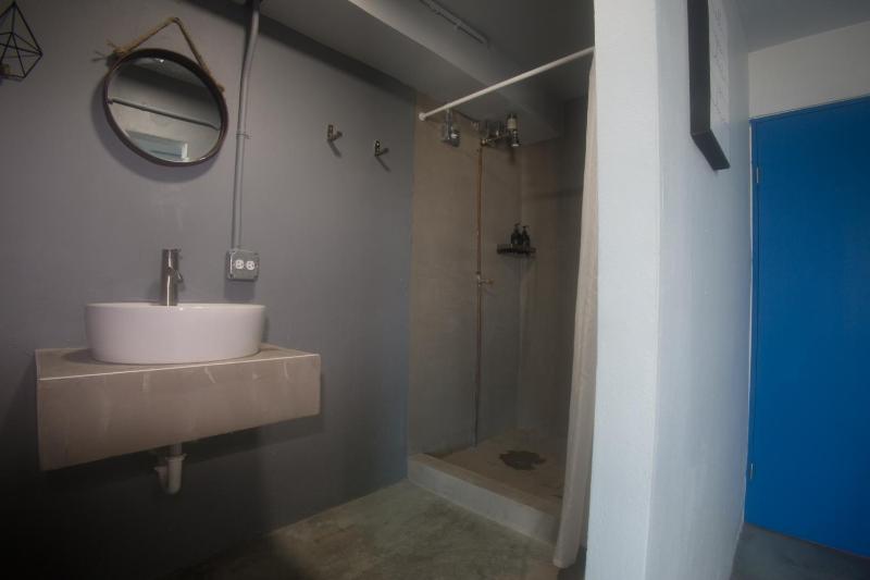 Private Sea View Room with Balcony, One Queen Bed image 4