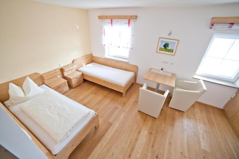 Twin Room with Kitchenette image 1