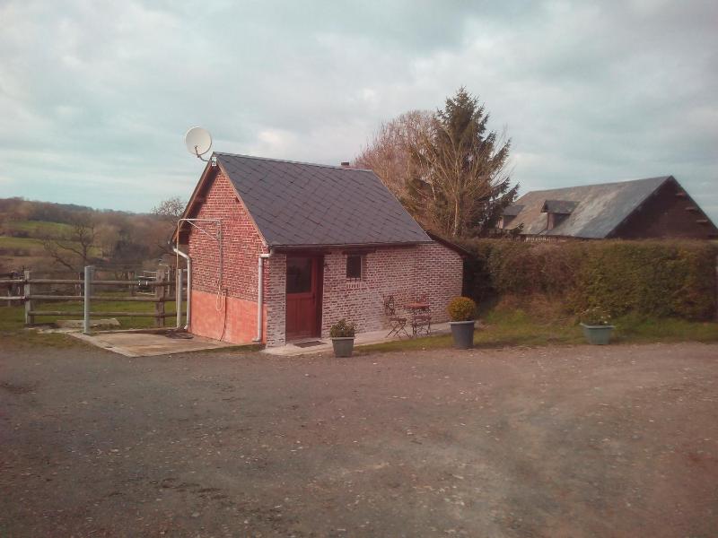 One-Bedroom Cottage image 1