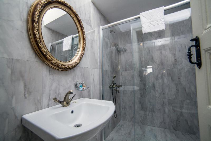 Standard Triple Room image 2