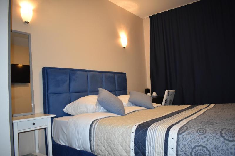 Double Room image 4