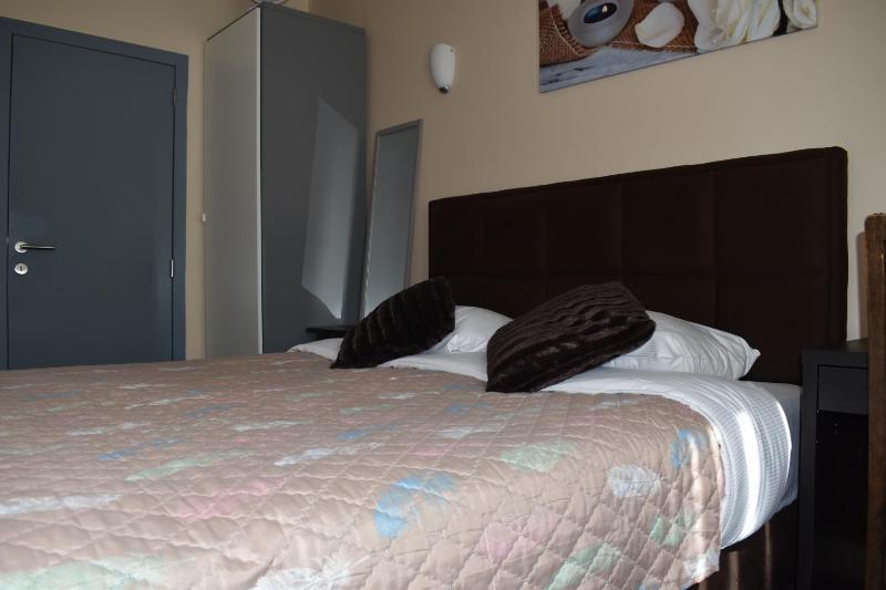 Double Room image 2
