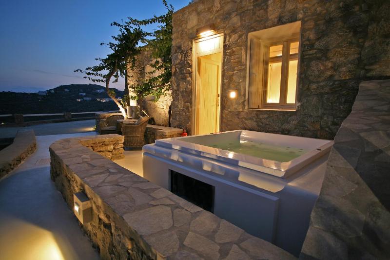 Aether Double Deluxe with Sea View and outdoor Jacuzzi image 3
