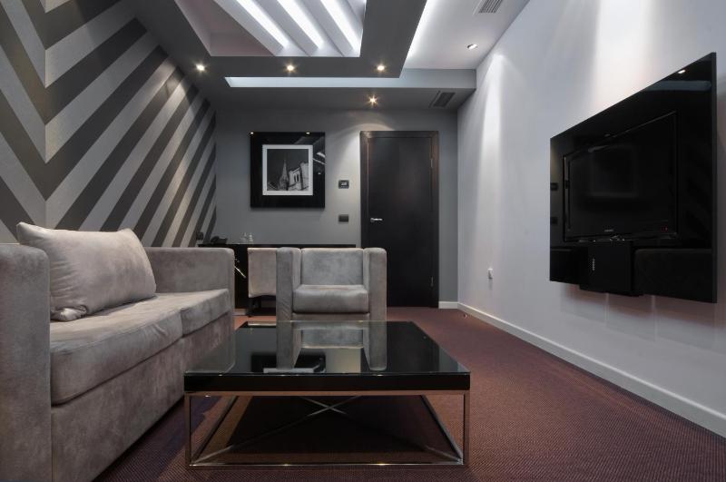 One-Bedroom Suite with Balcony image 3