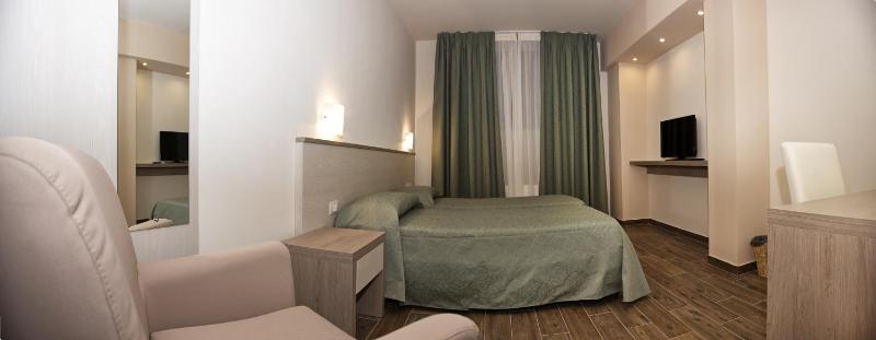 Deluxe Double Room image 4