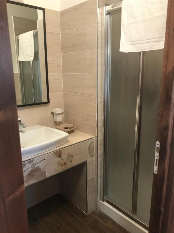 Double Room image 3