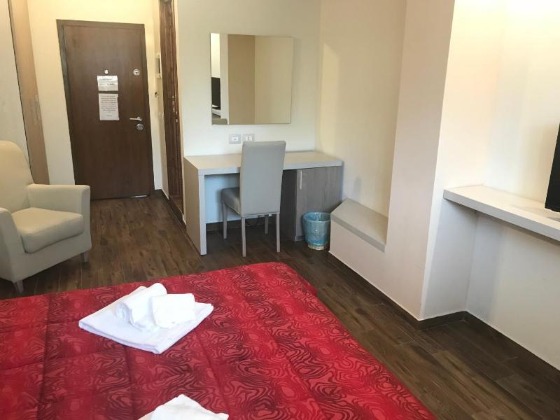 Double or Twin Room image 3