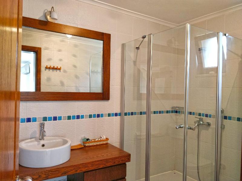 Standard Double Room image 3