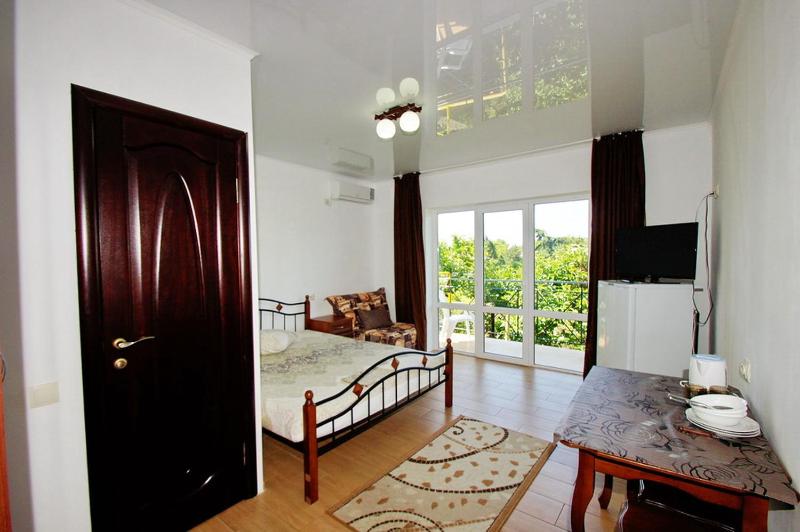 Large Double or Twin Room image 1