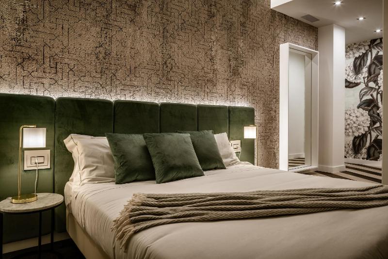 Double Room with Sea View image 2