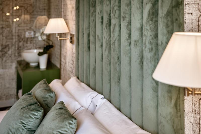 Double Room with Sea View image 4