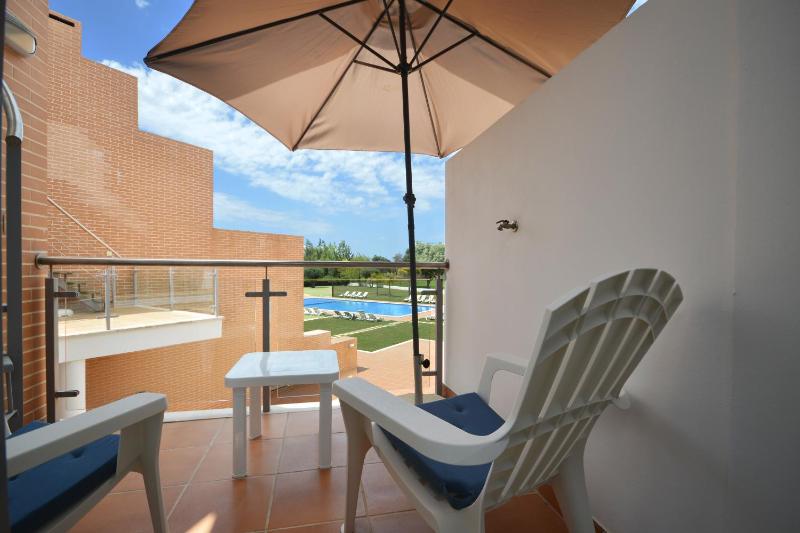 One-Bedroom Apartment image 2