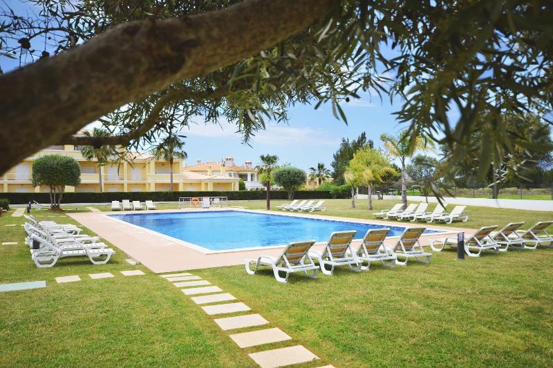 One-Bedroom Apartment image 1