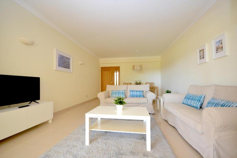 One-Bedroom Apartment image 3
