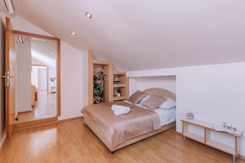One-Bedroom Apartment with Terrace image 4