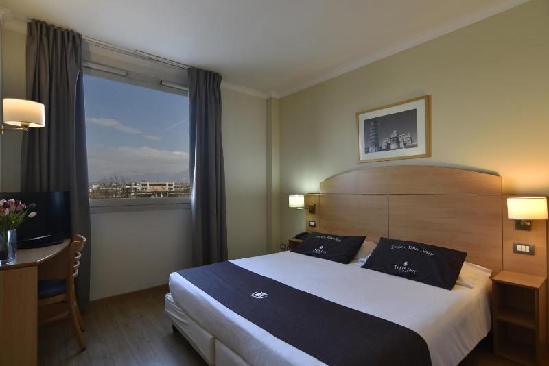Double Room image 4