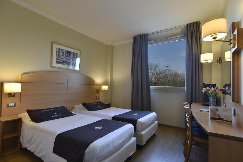 Twin Room image 1