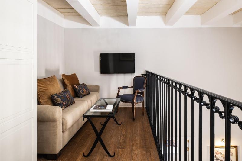 Two Bedroom Deluxe SUite image 4