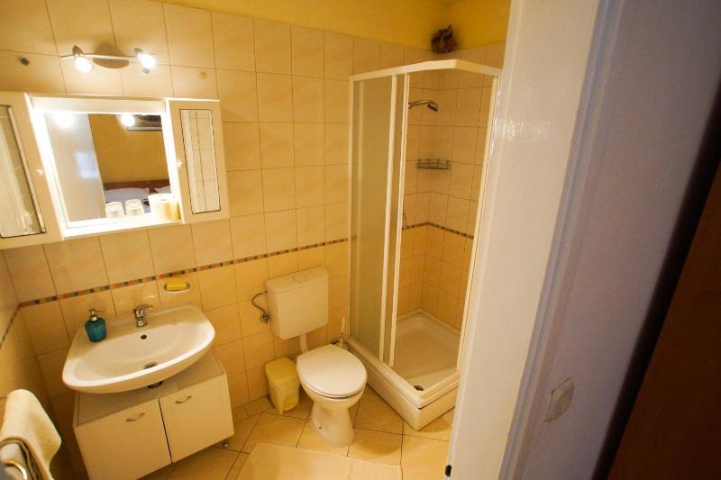 One-Bedroom Apartment with Sea View image 4