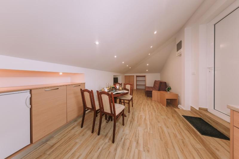 Studio (2 Adults + 2 Children) image 3