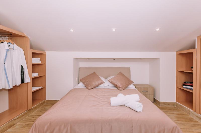 Studio (2 Adults + 2 Children) image 4