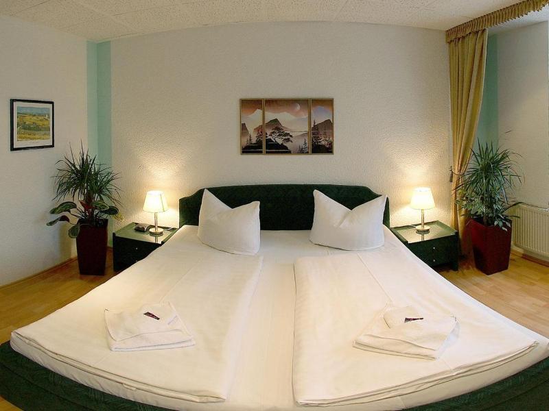 Double Room image 2