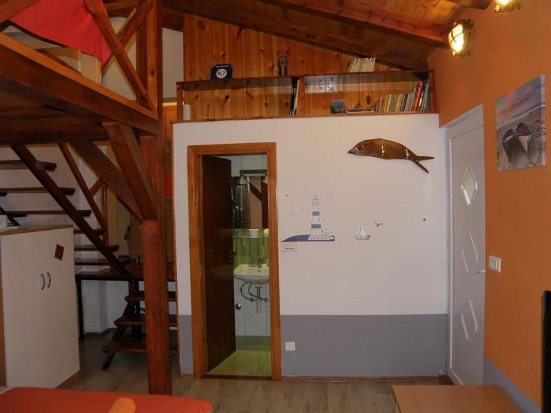 Studio with Balcony image 3