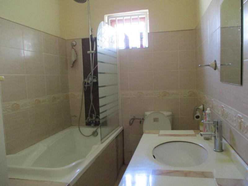 Avon Apartments - image 12