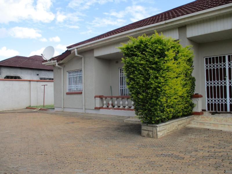 Avon Apartments - image 6