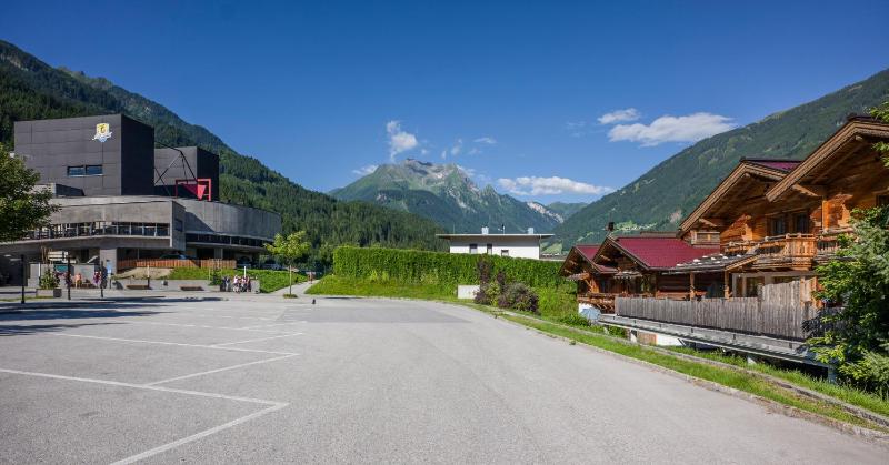 Deluxe Chalet image 4