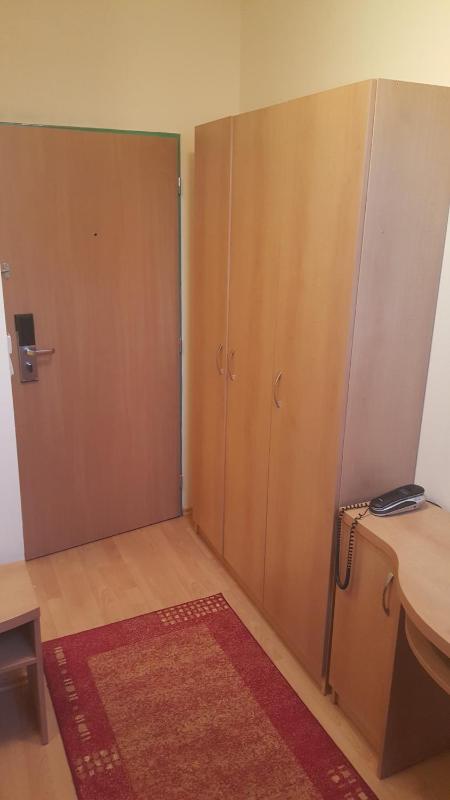 Small Twin Room image 3