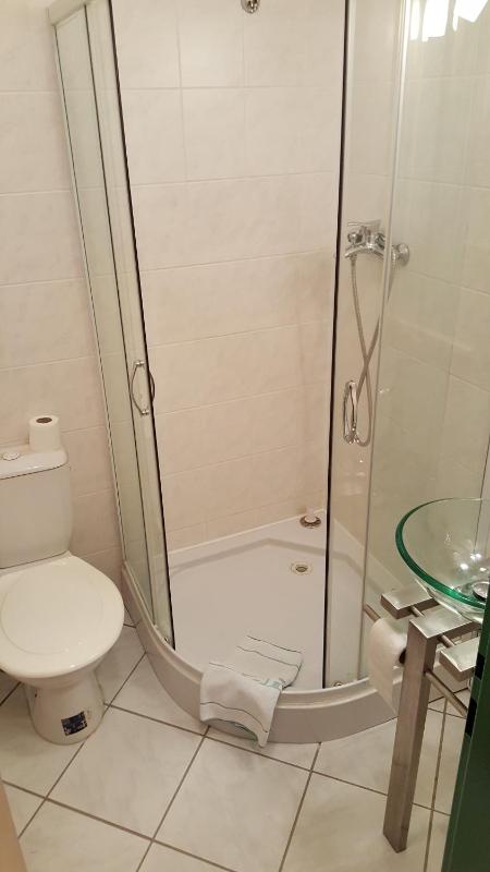 Small Twin Room image 2