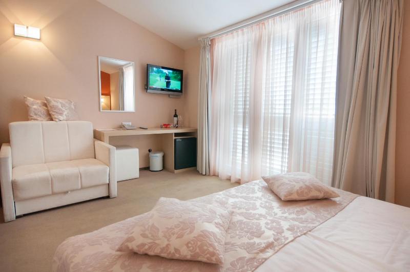Superior Double Room image 4