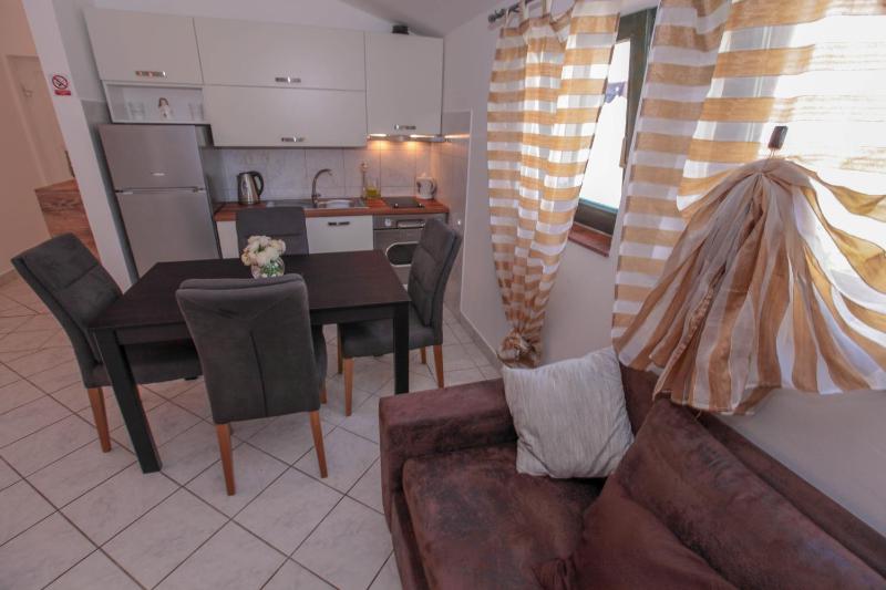 Apartment with Sea View image 2