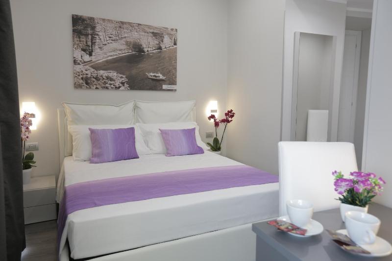 Double Room with Sea View image 3