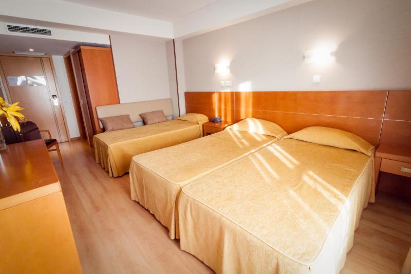 Double Room with Extra Bed image 1
