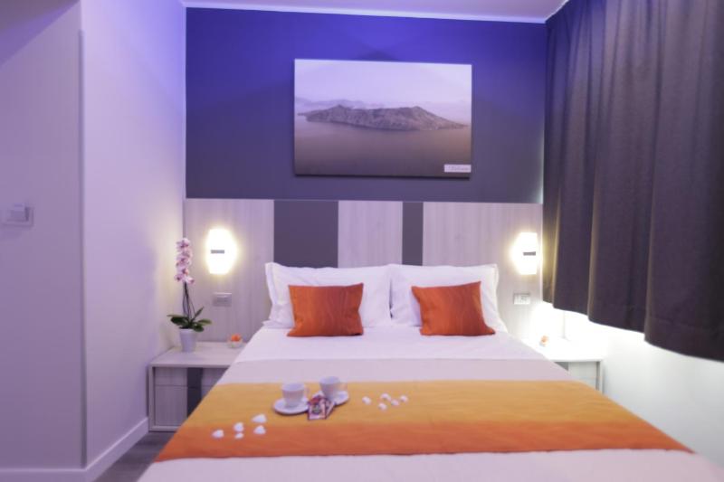 Small Double Room image 2