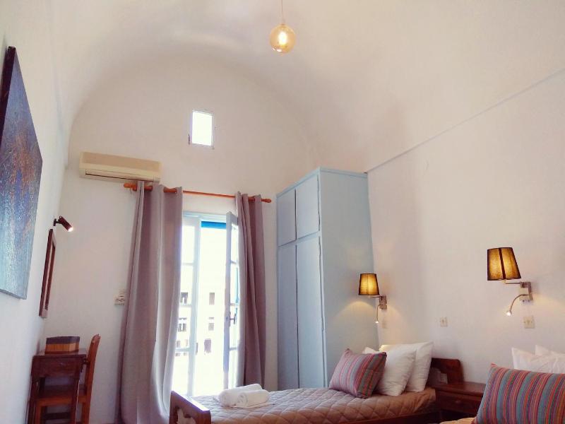 Standard Twin Room with Mountain View image 2