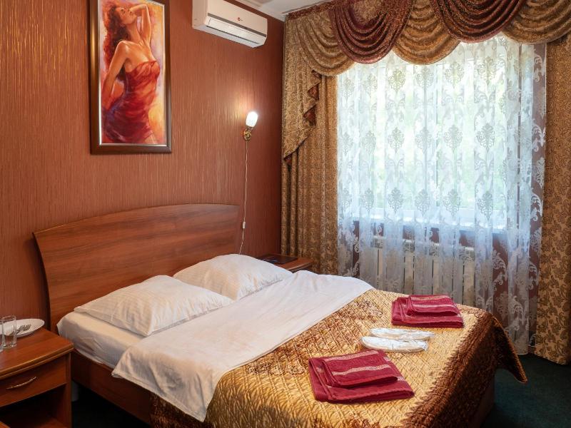 Standard Double Room image 2