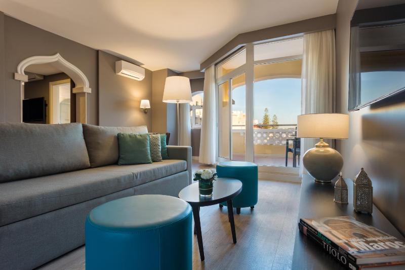 Suite with Side Sea View image 3