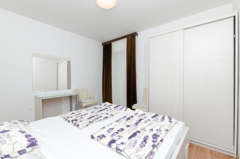 One-Bedroom Apartment with Balcony image 4