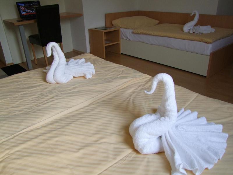 Quadruple Room image 2