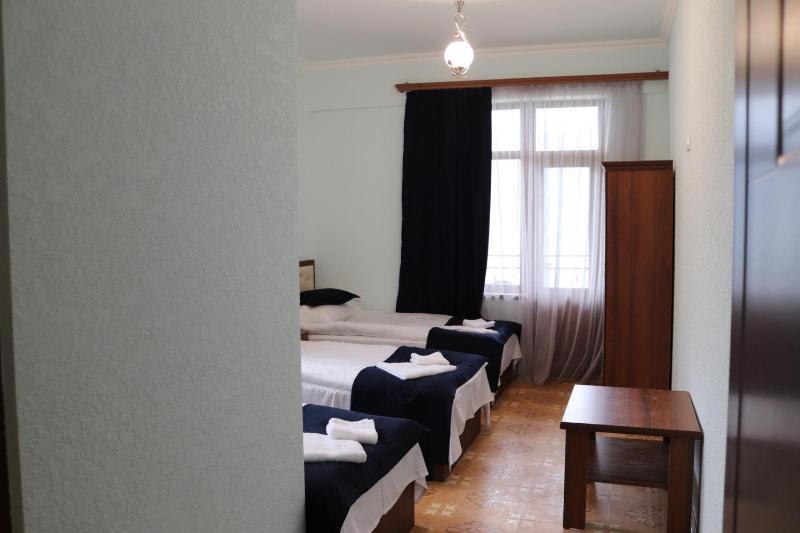 Triple Room with Mountain View image 4