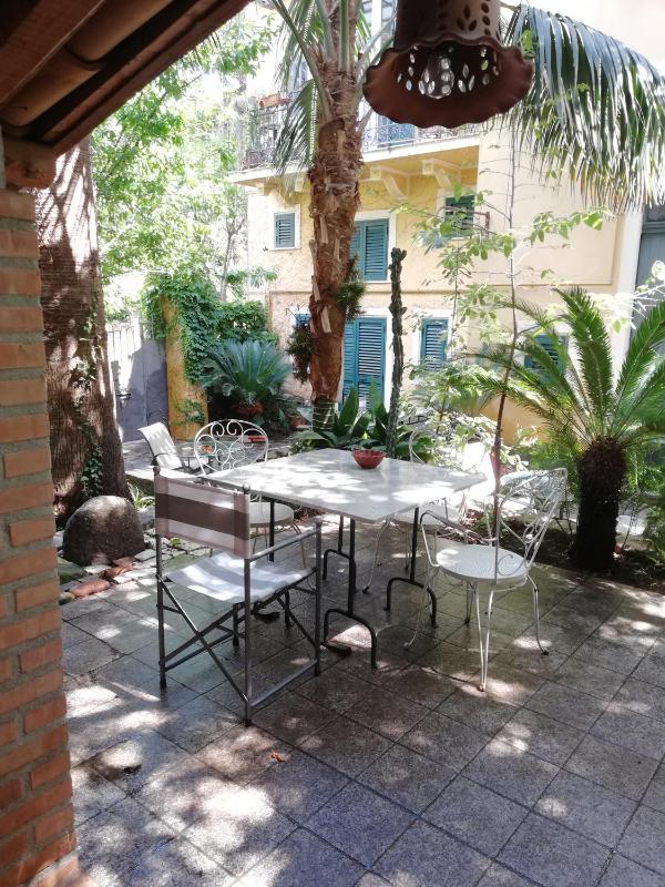 Villino with Garden - image 14