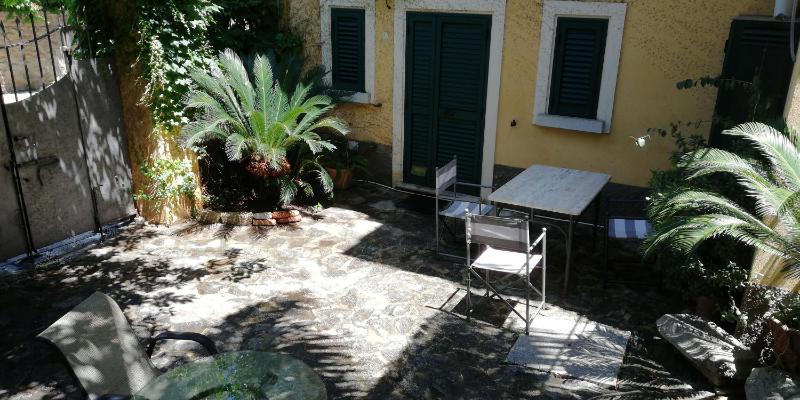 Villino with Garden - image 22