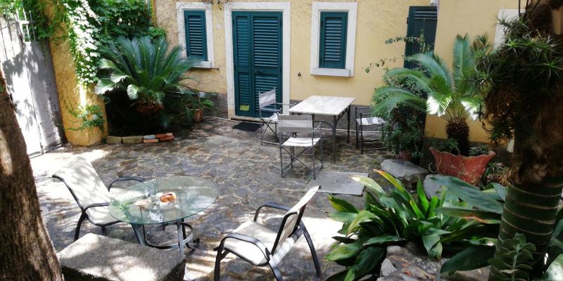 Villino with Garden - image 40
