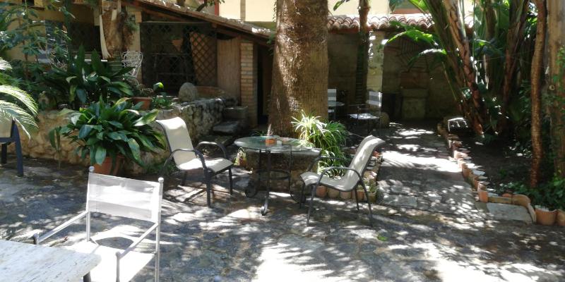 Villino with Garden - image 23